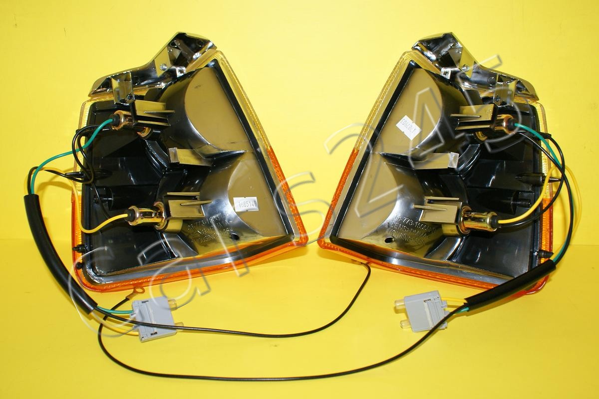 19811989 Volvo 240 Corner lights Turn Signals LH+RH eBay